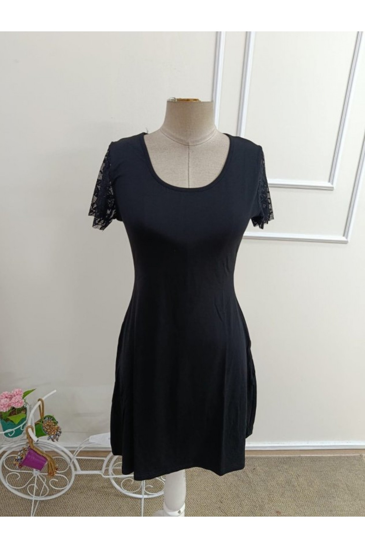 Women's Short-Sleeved Round Neck Short Viscose Dress with Lace Sleeves