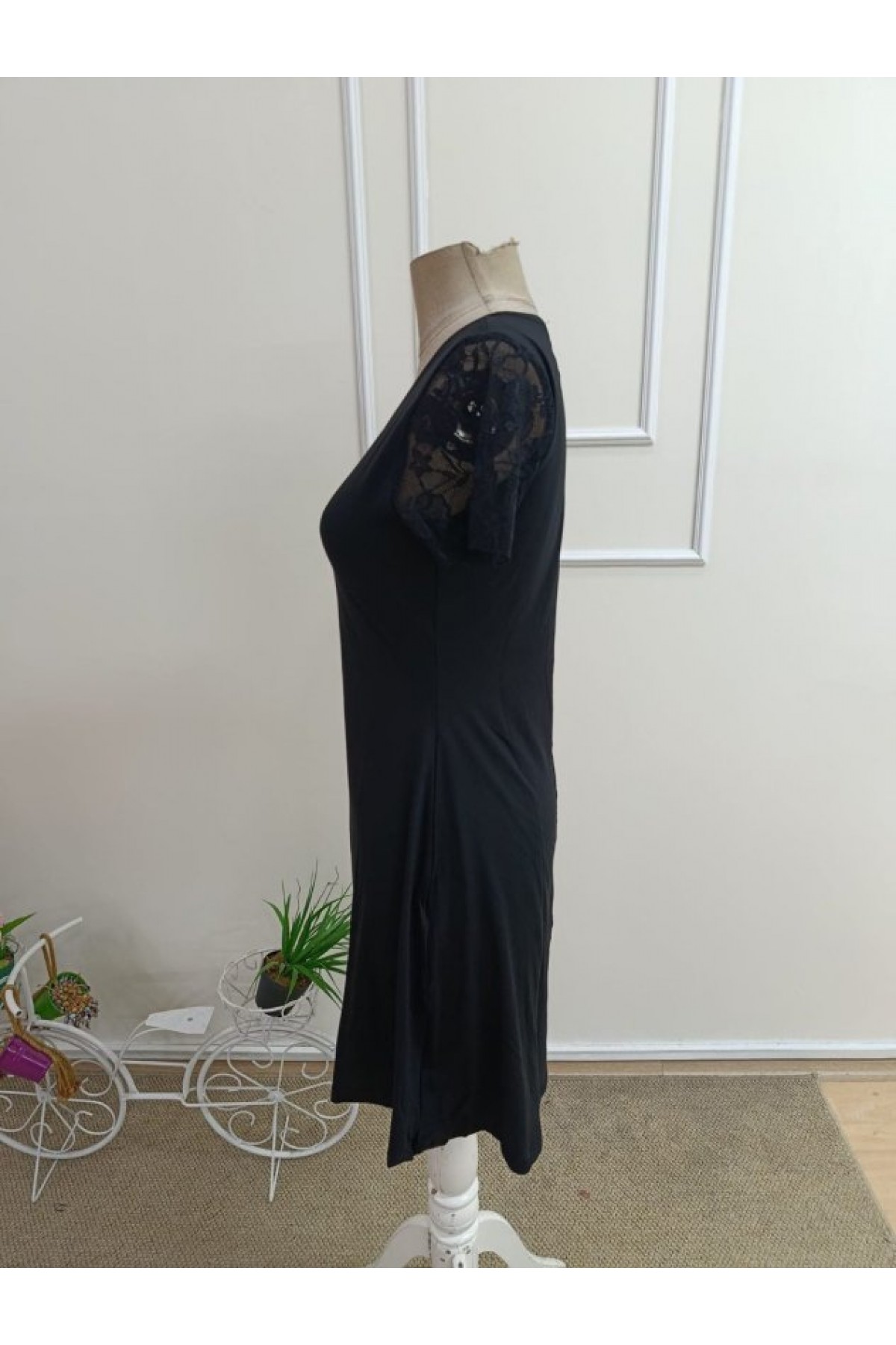 Women's Short-Sleeved Round Neck Short Viscose Dress with Lace Sleeves