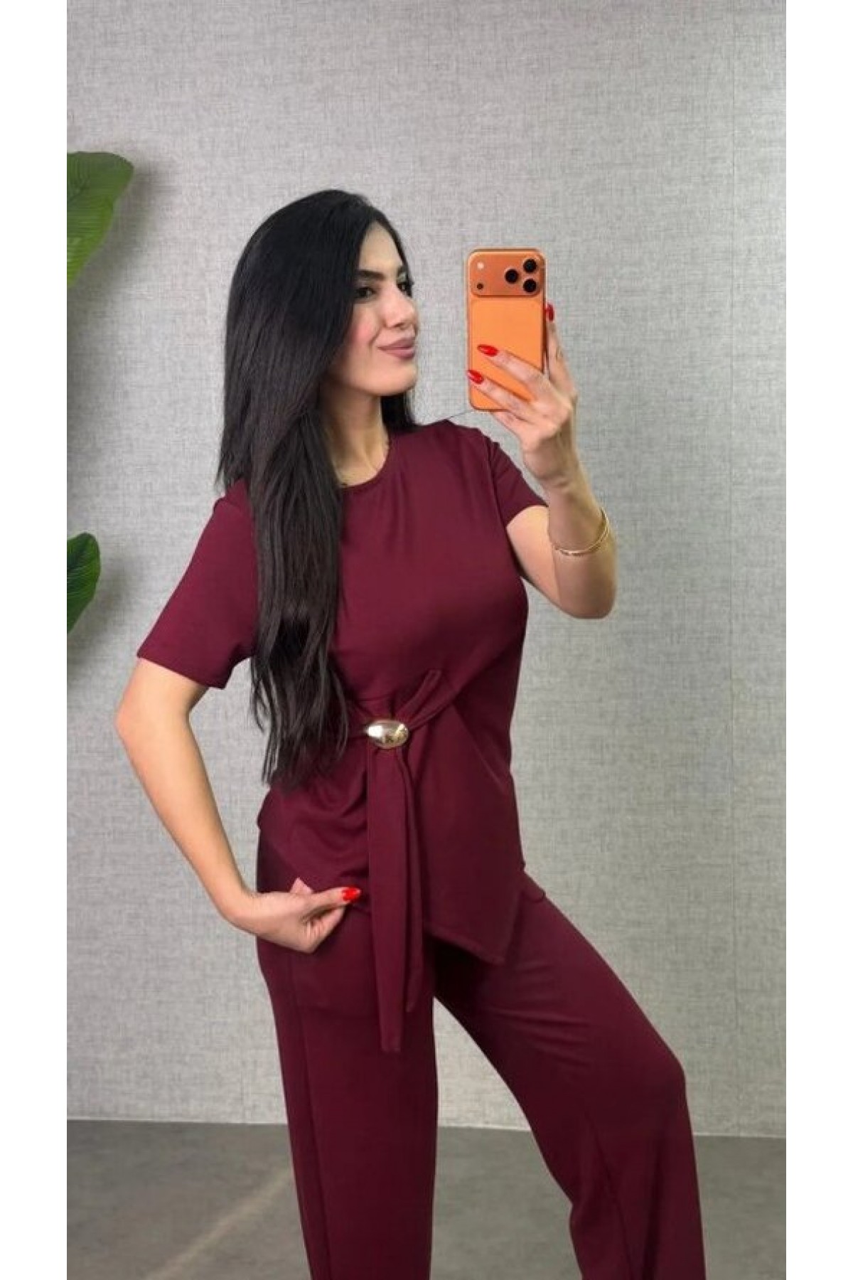 Women's Short-Sleeved Crew Neck Blouse and Pants Two-Piece Set with Side Buckle Detail, Made of Viscose Two-Thread Fabric.