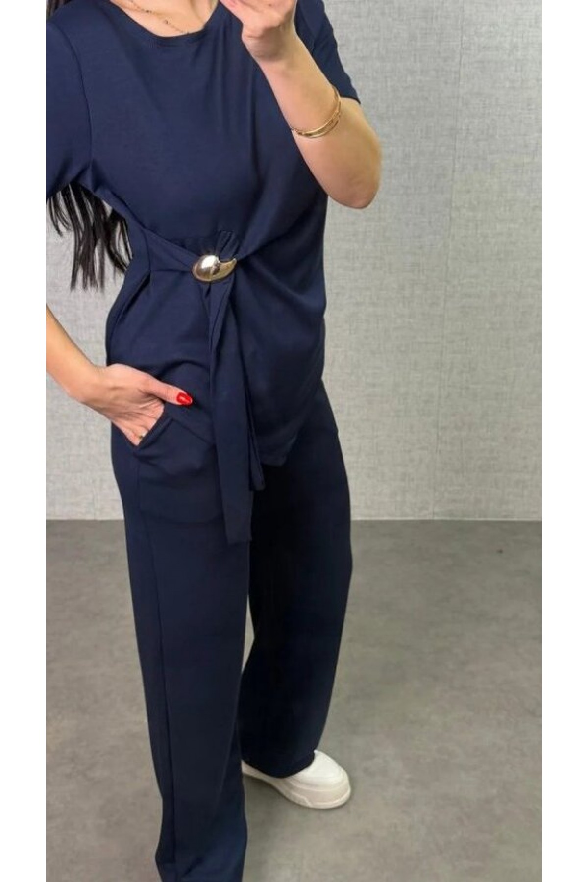 Women's Short-Sleeved Crew Neck Blouse and Pants Two-Piece Set with Side Buckle Detail, Made of Viscose Two-Thread Fabric.
