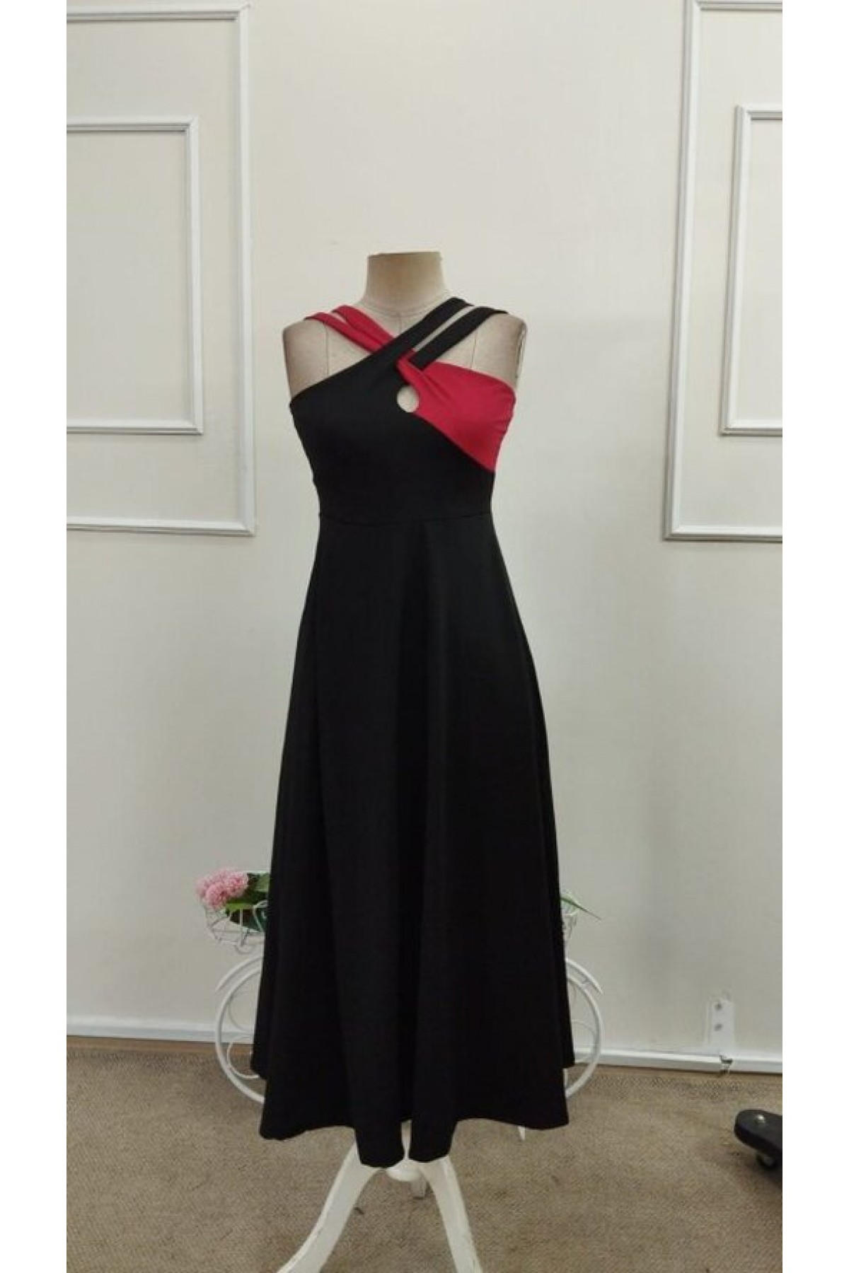 Women's Front Cross Strap Interlocking Detail Block Pattern Flared Midi Scuba Dress