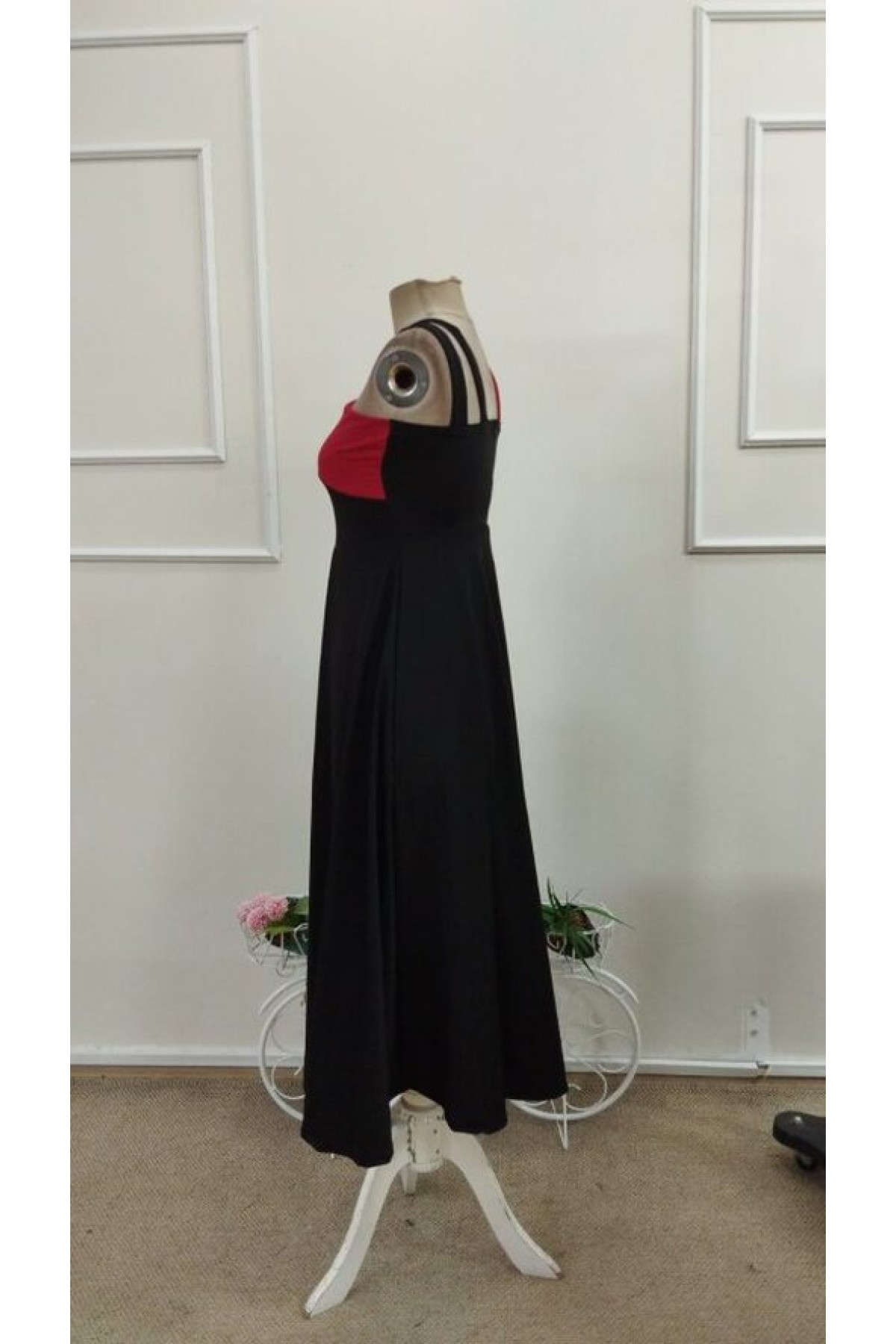 Women's Front Cross Strap Interlocking Detail Block Pattern Flared Midi Scuba Dress