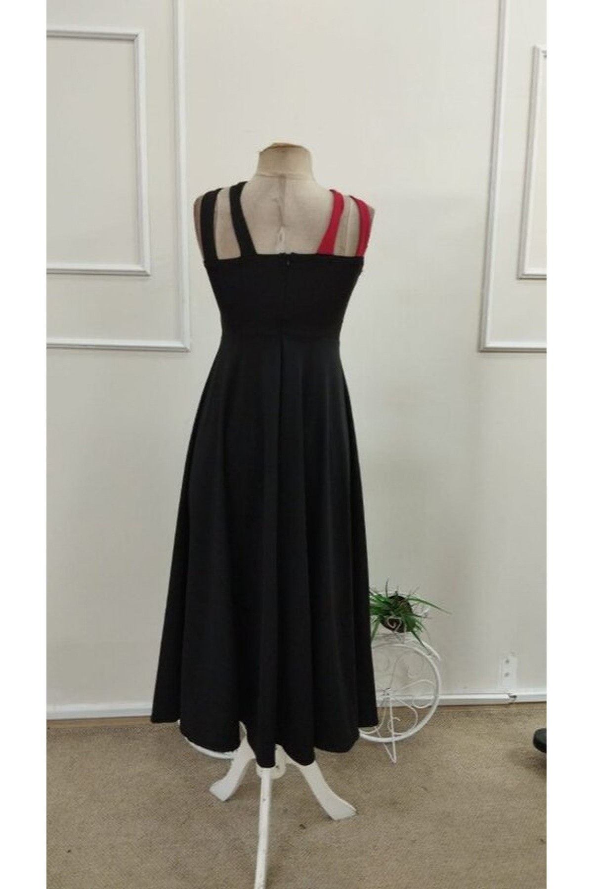 Women's Front Cross Strap Interlocking Detail Block Pattern Flared Midi Scuba Dress