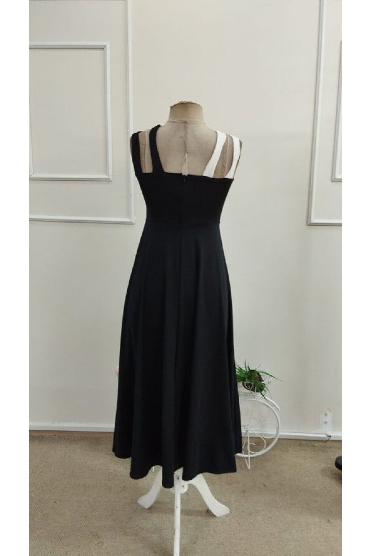 Women's Front Cross Strap Interlocking Detail Block Pattern Flared Midi Scuba Dress
