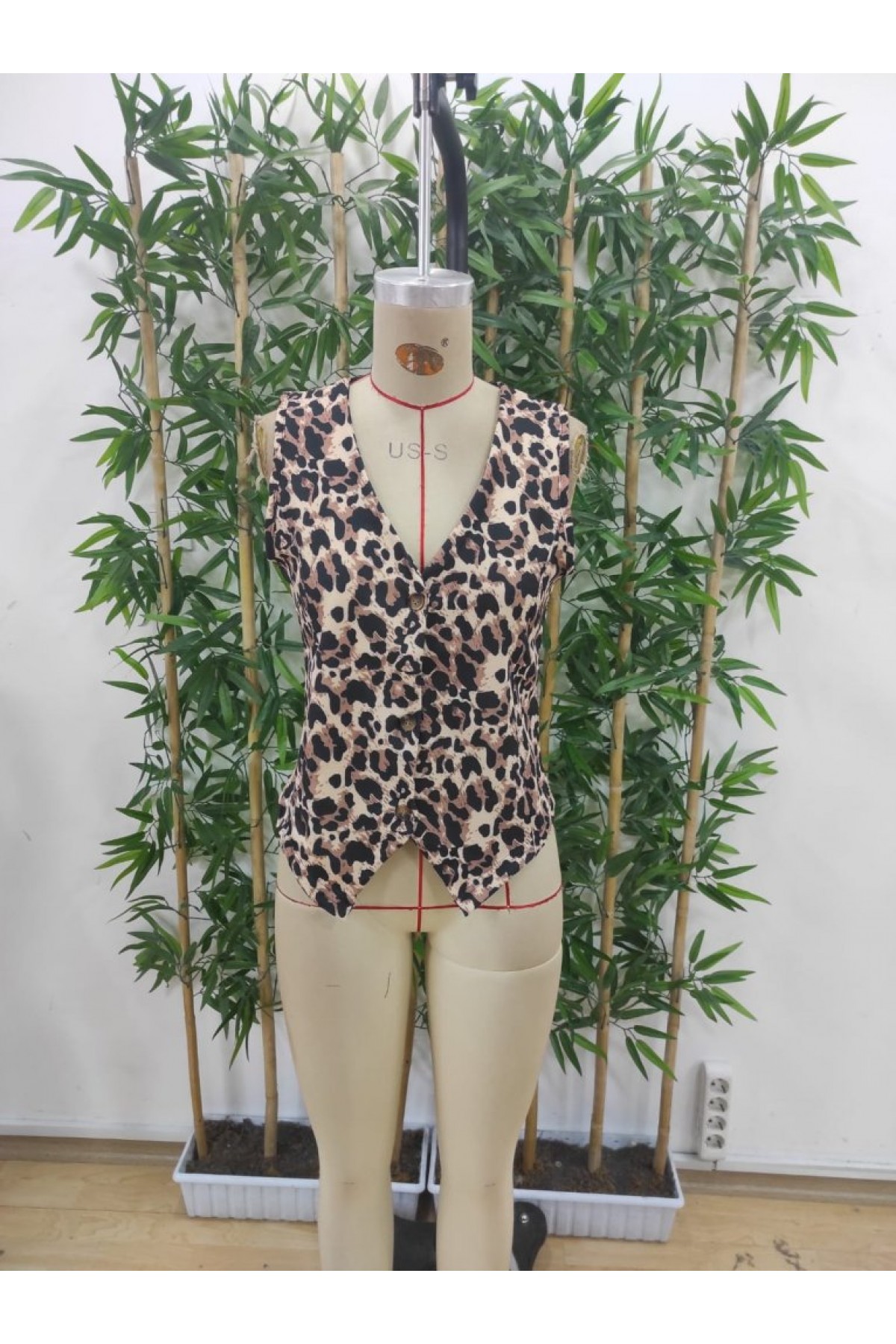Women's Strappy V-Neck Button-Front Leopard Print Satin Jacket