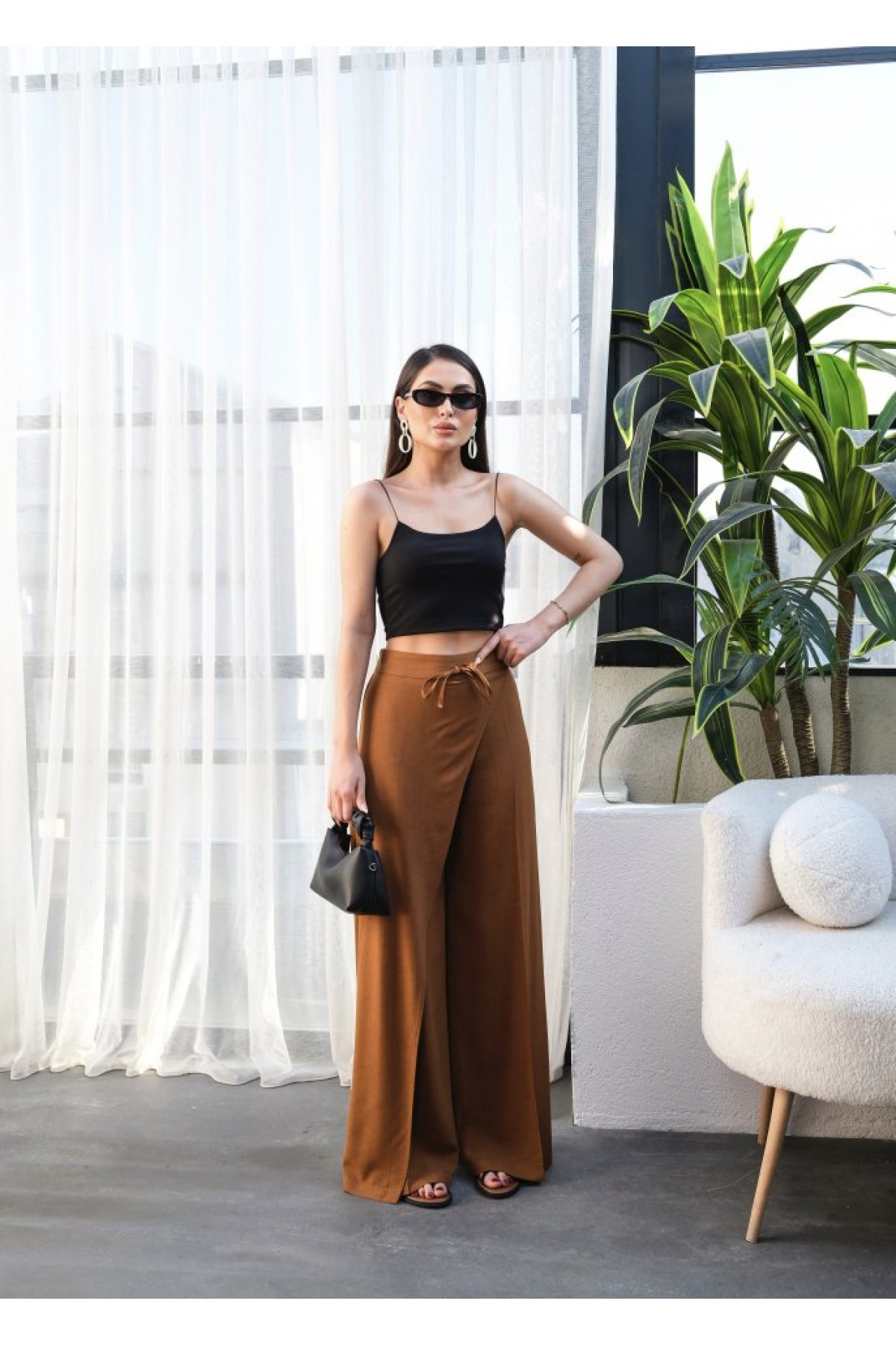 Linen Wide Leg Trousers with Cross-Front Elastic and Lace-Up Detail detay görseli