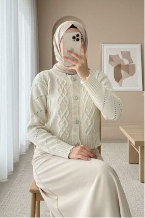 Taş Düğmeli Yırtıklı Krop Hırka  -Bej