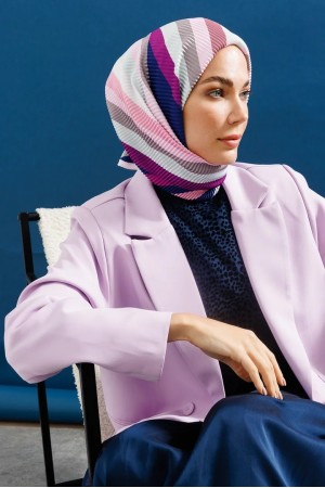 Akra Pattern Pleated Scarf 