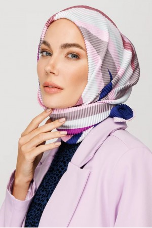 Akra Pattern Pleated Scarf 