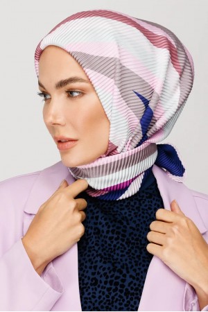 Akra Pattern Pleated Scarf 
