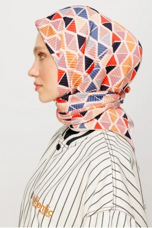 Prism Pattern Pleated Scarf 
