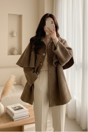 Bolerolu Beli Kemerli Düğmeli Kaşe Kap  -Açık Kahve