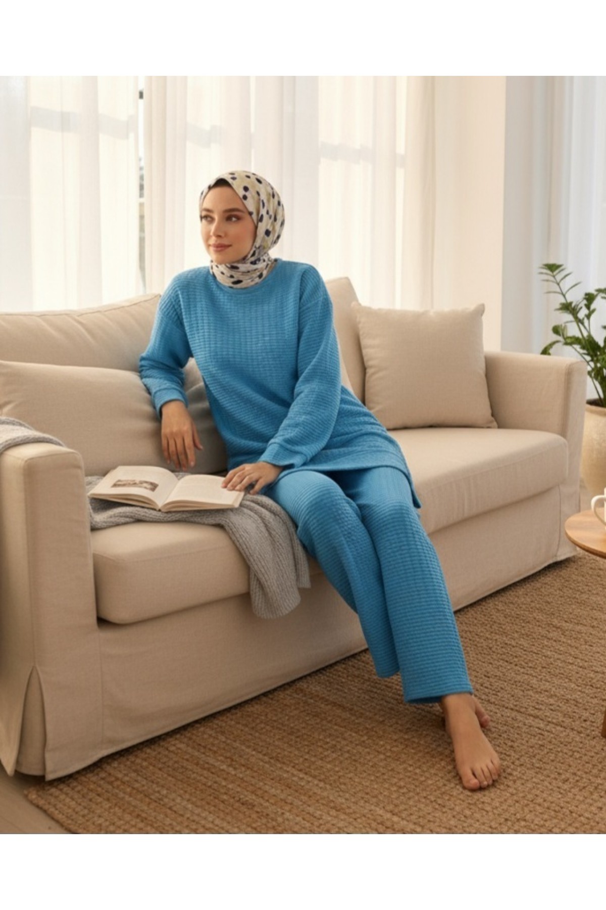Crew Neck Slit Quilted Suit -Blue