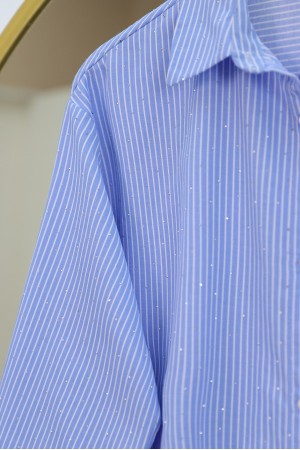 قميص مخطط مع تفاصيل حجرية مرشوشة -أزرق