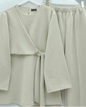 بدلة غوص ذات واجهة أمامية متقاطعة وشق -اللون البيج