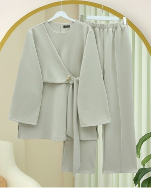 بدلة غوص ذات واجهة أمامية متقاطعة وشق -اللون البيج