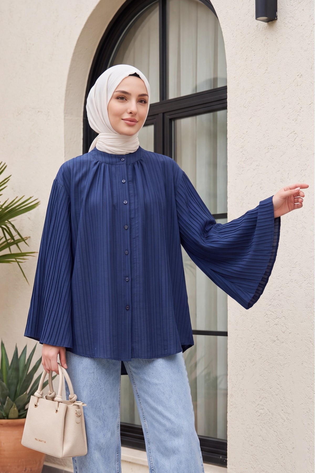 سترة سيينا ذات ياقة دائرية وأزرار وأكمام إسبانية -كحلي