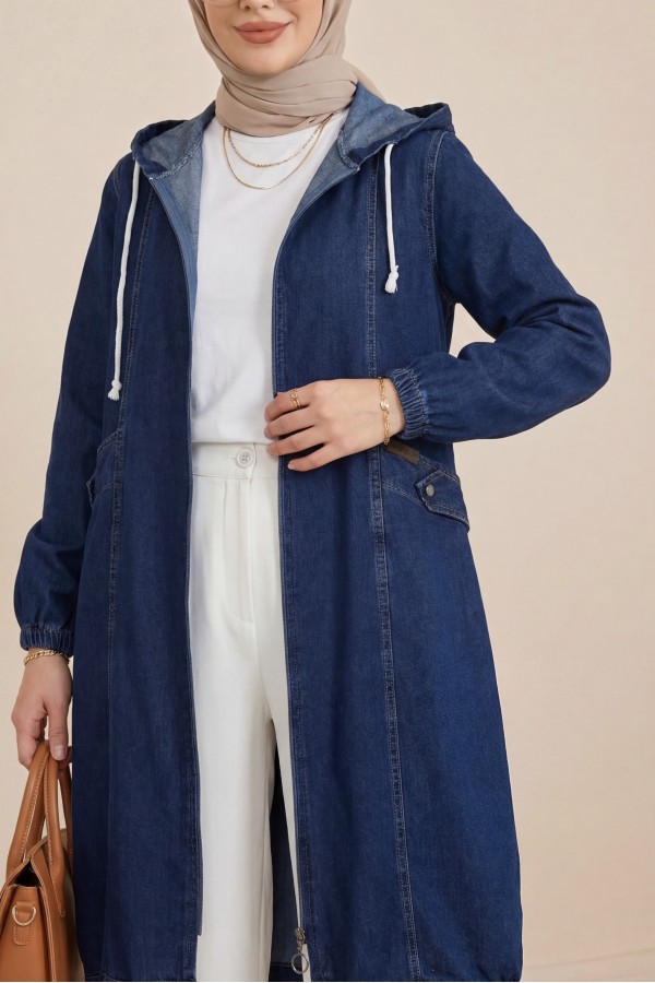 Hooded denim jacket with pockets, elasticated cuffs, and front zip closure. -Navy blue