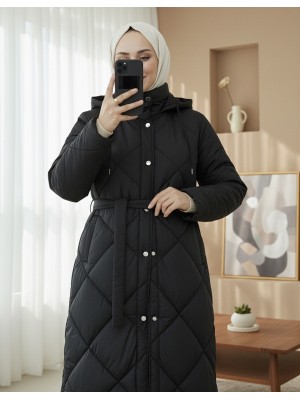 Beli Kemerli Önü Çıtçıtlı Kapşonlu Astarlı Uzun Kapitone Mont -Siyah