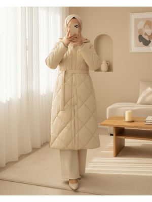 Beli Kemerli Önü Çıtçıtlı Kapşonlu Astarlı Uzun Kapitone Mont -Taş