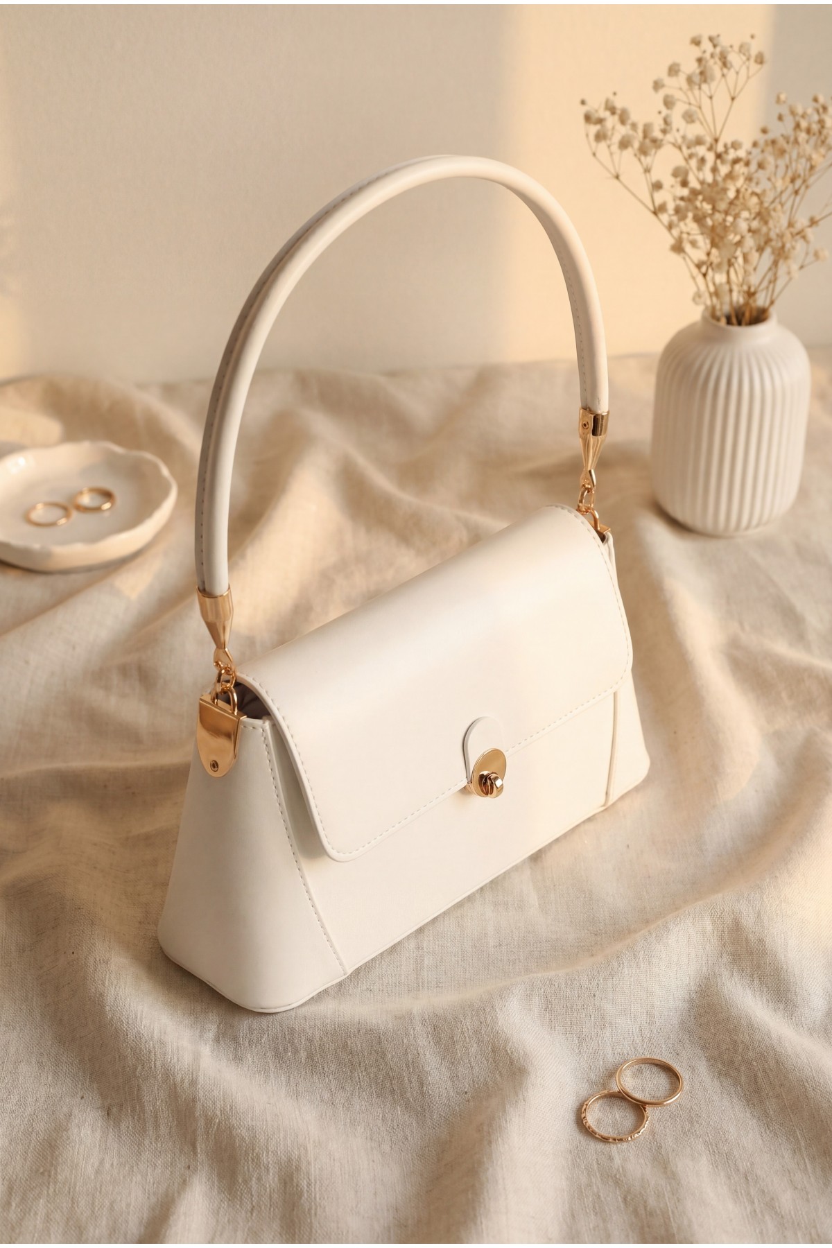 Lockable Lid Shoulder Bag Box -White