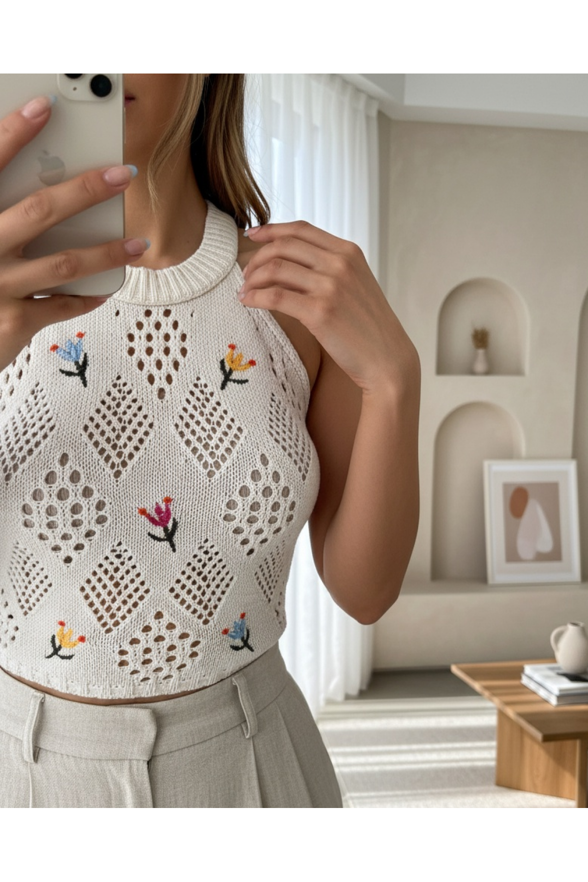 Ajurlu Nakışlı Sıfır Kol Triko Crop -Krem