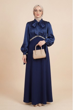 Yakası ve Kolları Bağcıklı Üstü Piliseli Janjan Saten Eteği Krep Elbise -Laci