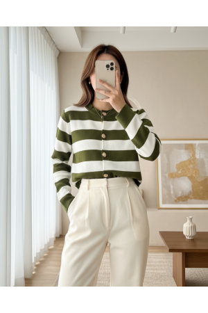 سترة صوفية محبوكة بأزرار وياقة عالية  -خاكي