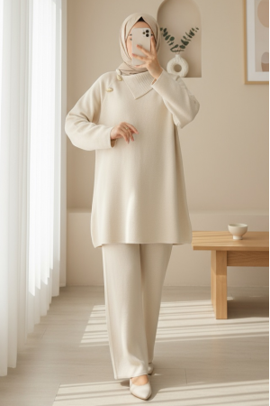 Yakası Çapraz Düğmeli Yarım Boğazlı Triko Takım -Ekru