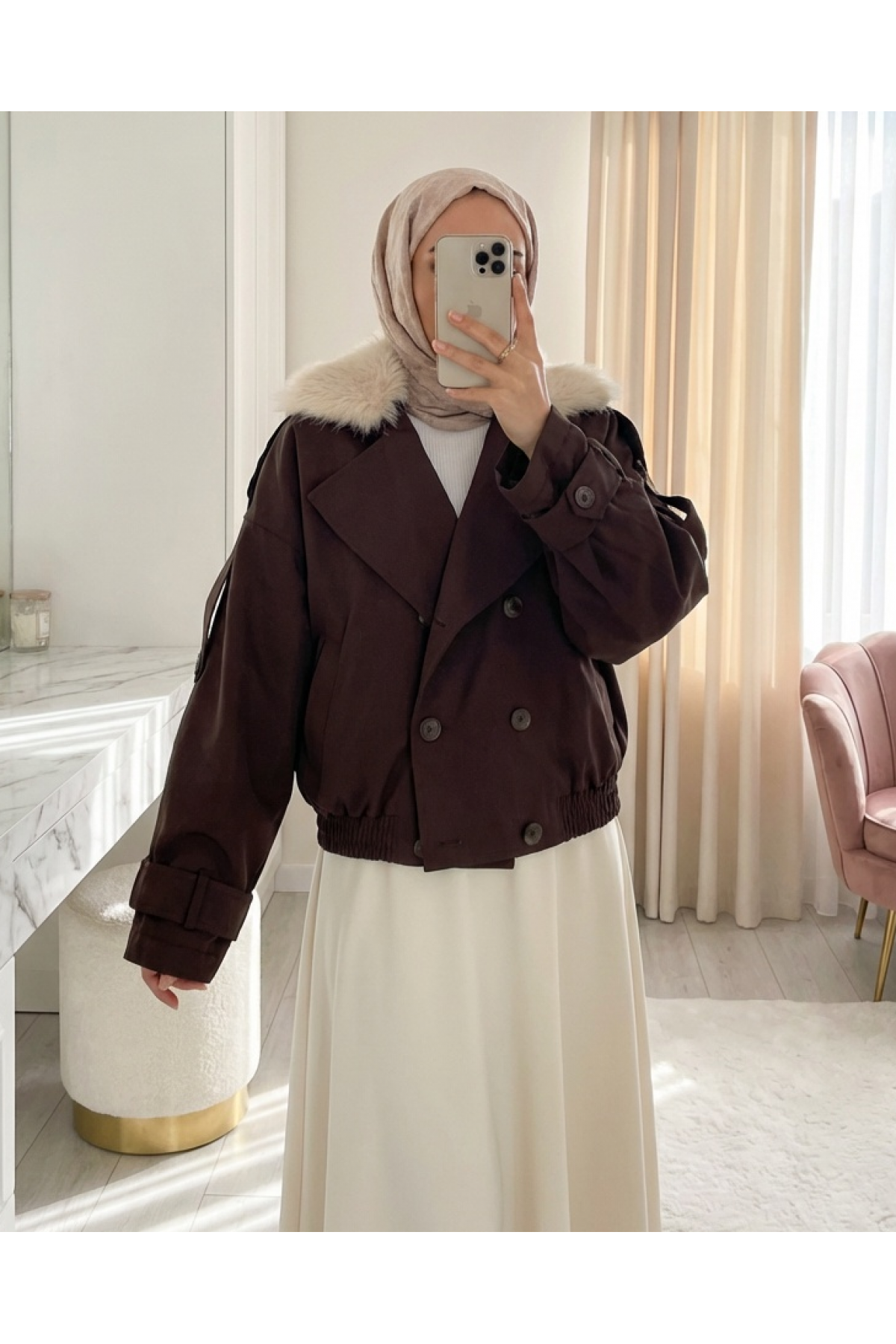 Double-breasted jacket with elasticated collar and stripe detail, short trench coat.