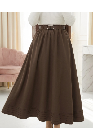 تنورة من قماش الجبردين الناعم المستورد بتفاصيل خياطة الحافة، وخصر مطاطي، وبطانة. -بنى