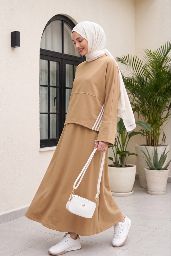 Two-Piece Cotton Jersey Set with Round Neck, Striped Detail, and Elasticated Waist. -Mink color