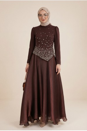 فستان سهرة من الشيفون بتصميم غير متماثل، مزين بأحجار متناثرة. -بني محروق