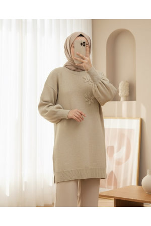 Çiçek Desenli Taşlı Yumoş Triko Kazak -Açık Vizon