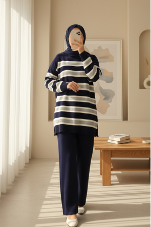 Yuvarlak Yaka Renkli Çizgili Salaş Triko Takım -Gri