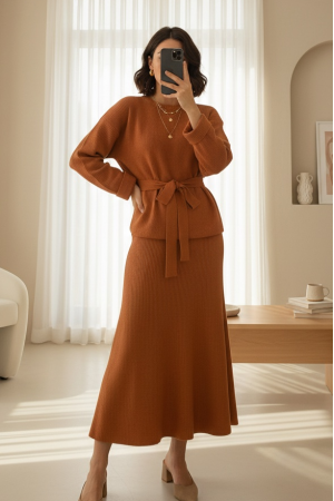 Kolu Katlamalı Beli Kemerli Yırtmaçlı Triko Takım  -Kiremit