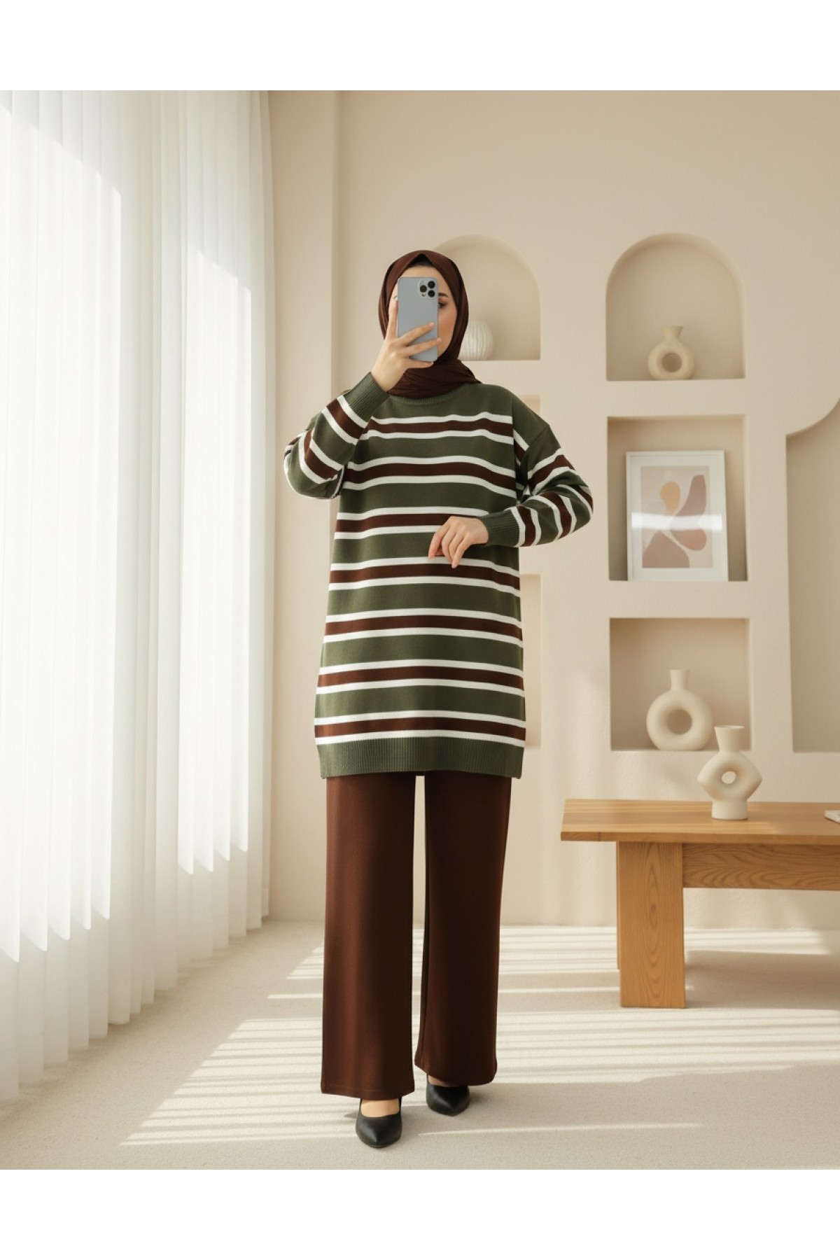 Round Neck Colorful Striped Casual Knitwear Suit -Khaki