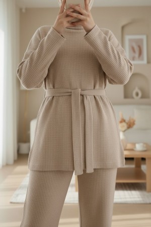 Yarım Boğazlı Kuşaklı Fitilli Takım  -Bej