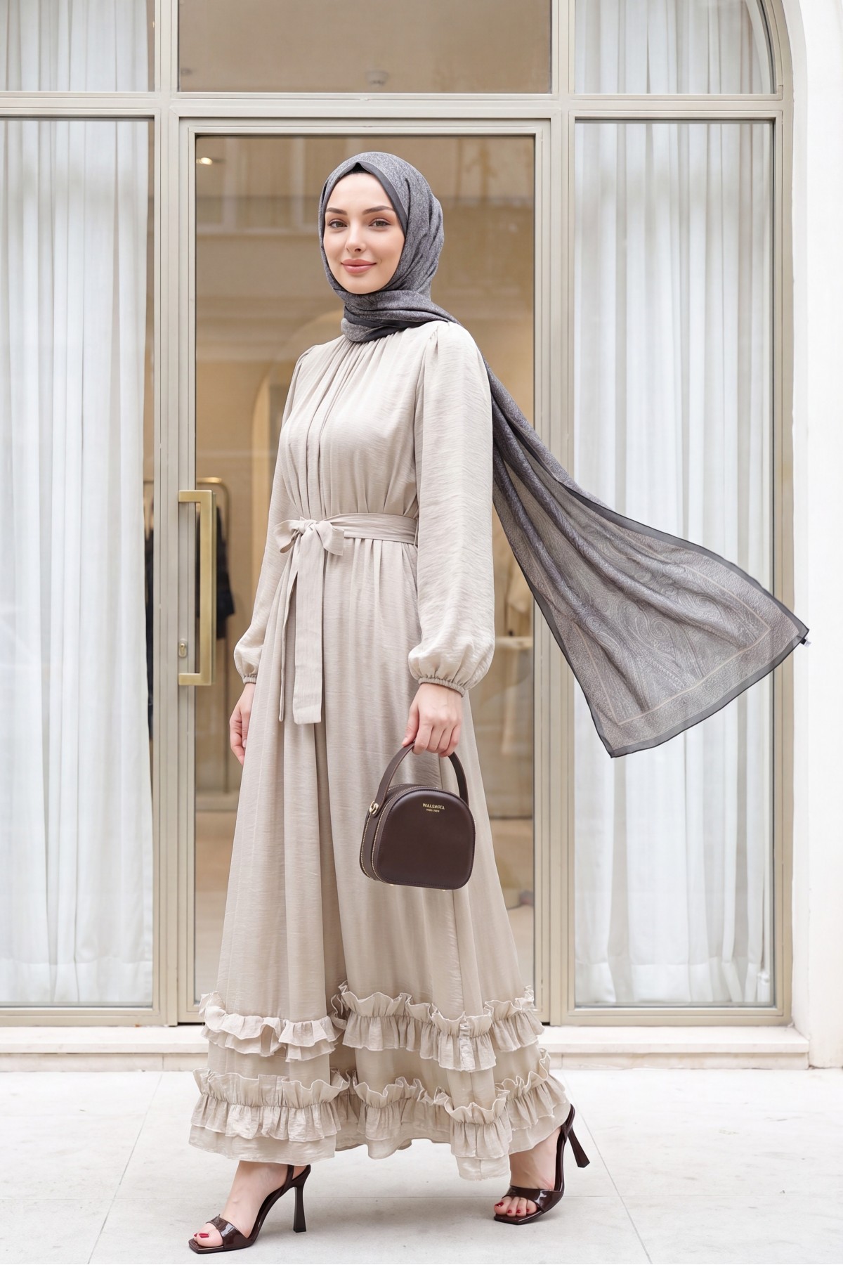 Long dress with ruffled neckline and hem, elasticated sleeves, crinkle crepe lining. -Stone