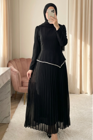 Beli Asimetrik Kesim Taşlı Eteği Pliseli Krep Elbise -Siyah