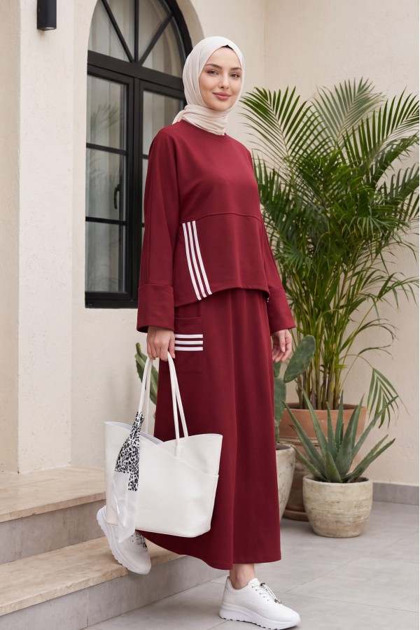 Two-Piece Cotton Jersey Set with Round Neck, Striped Detail, and Elasticated Waist. -Maroon