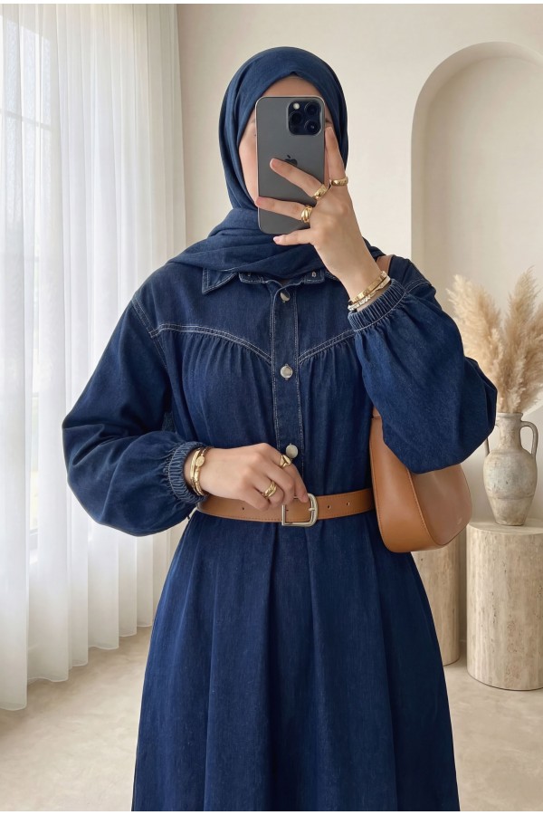 Half-buttoned denim dress with elasticated cuffs and belt. -Navy blue