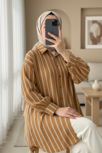 Boydan Düğmeli Arkası Uzun Çizgili Gömlek -Tarçın