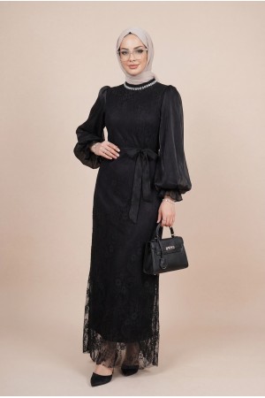 فستان ذو ياقة عالية وأكمام من الشيفون اللامع وحزام من الدانتيل -أسود