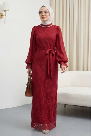 فستان ذو ياقة عالية وأكمام من الشيفون اللامع وحزام من الدانتيل -بوردو