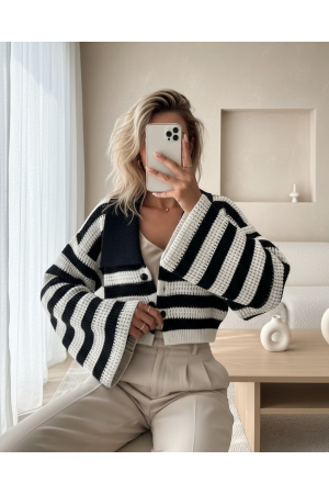 سترة واسعة مخططة مخرمة -أسود