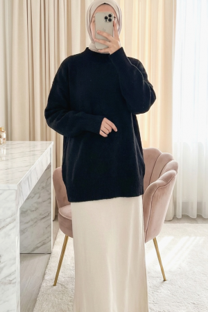 Soft, Loose-fitting, Half-Neck Knit Sweater -Black