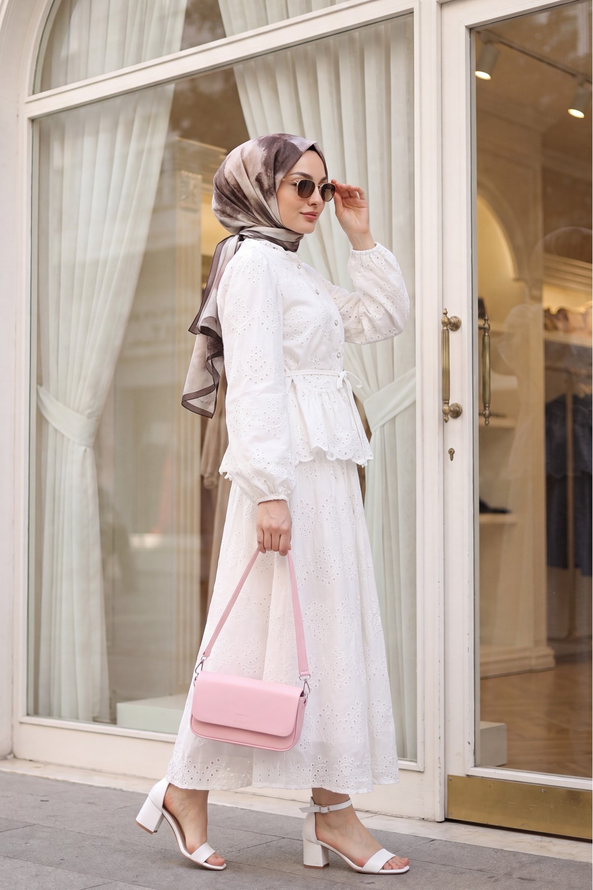 Linen Suit with Elasticated Sleeves, Belt, Lining, Pearl Buttons and Ruffles -White detay görseli