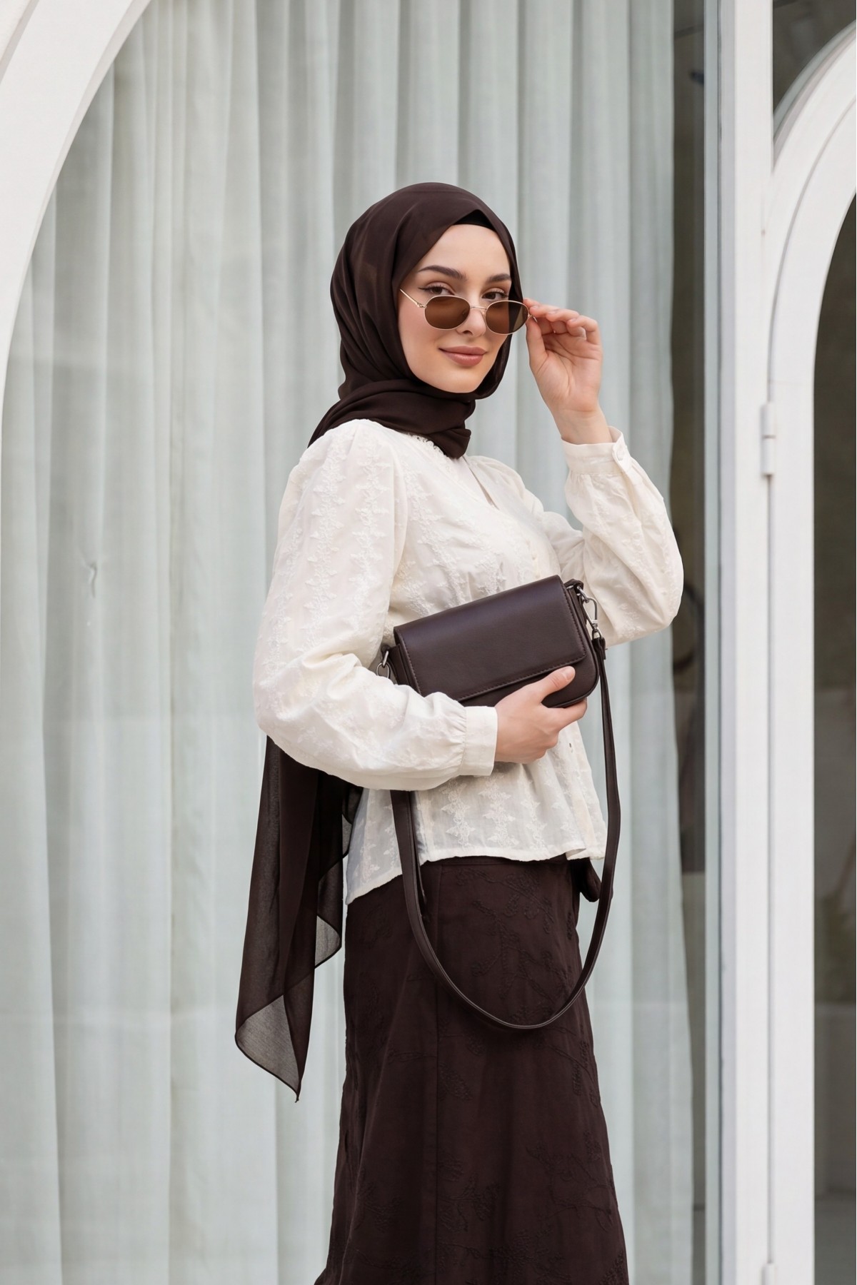 Button-front V-neck lace embroidered sheer blouse - Beige detay görseli