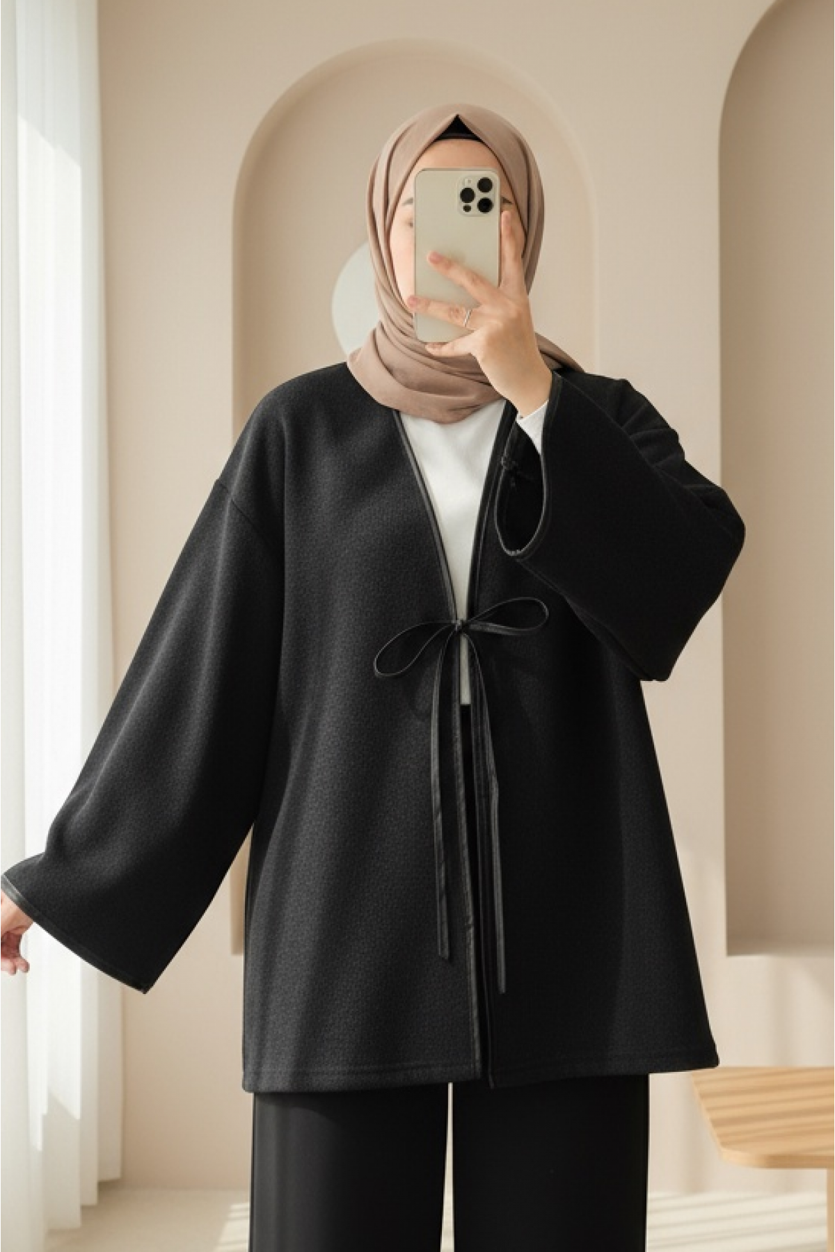 كيمونو فضفاض مع تفاصيل جلدية أمامية مربوطة -أسود